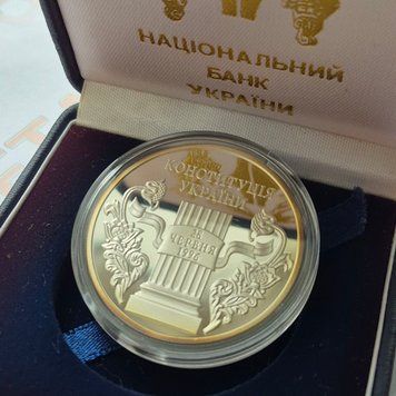 Срібна пам&rsquo;ятна монета України 10 гривень 2006 року 10 років Конституції України у футлярі С_Конституція фото
