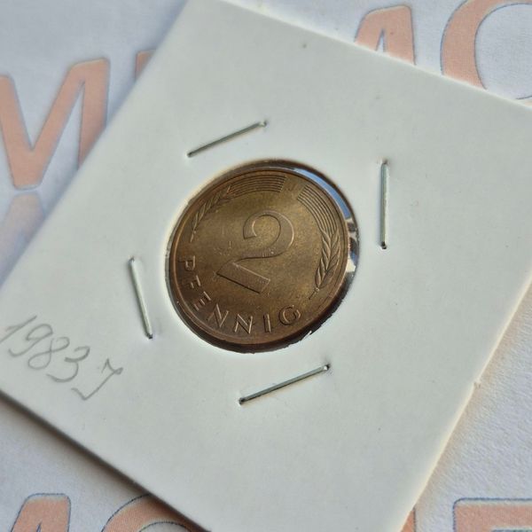 Монета Німеччини 2 пфеніга 1983 року, мітка монетного двору "J" - Гамбург de_2_1983_J фото