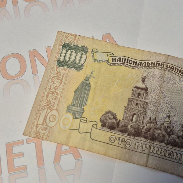 Банкнота України 100 гривень 2000 року, серія АТ 100_грн_2000_АТ фото